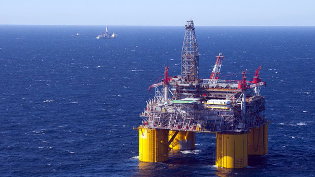 El hundimiento del crudo tras el alto el fuego en Irán arrasa en bolsa a las petroleras