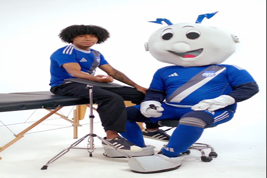 Emelec presenta sus nuevas camisetas para la temporada 2026