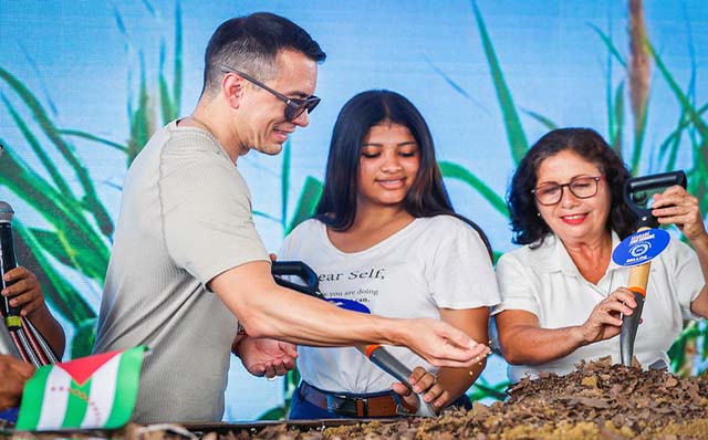 En Chone, Noboa supervisa obras de agua potable y saneamiento