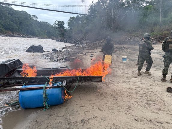 Fuerzas Armadas desmantelan minería ilegal en Gualaquiza