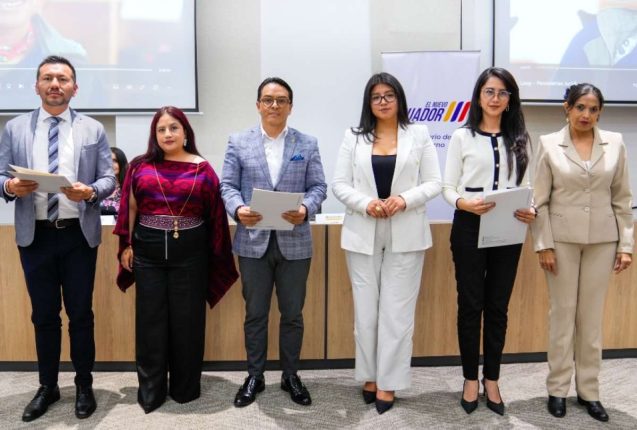 Gobierno legaliza organizaciones femeninas y fortalece su participación