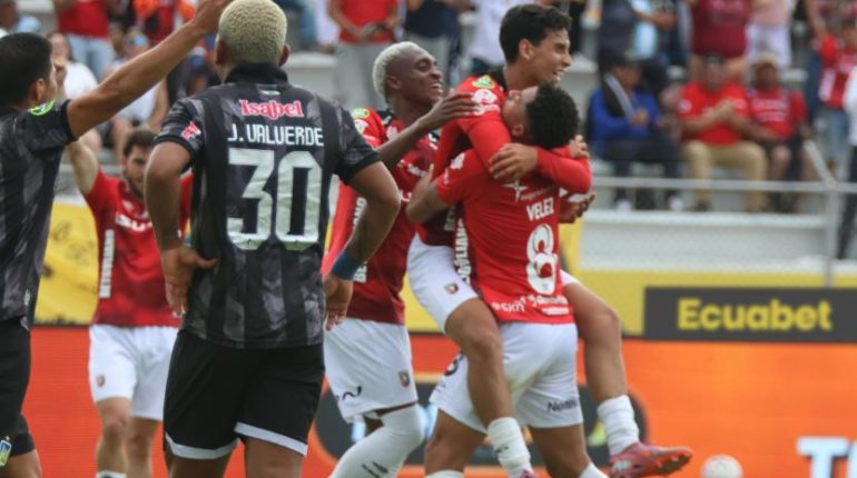 Leones logra histórica victoria ante Delfín en LigaPro