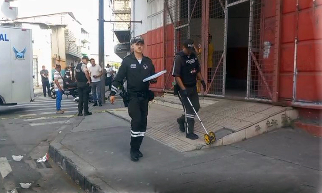 Un hombre fue asesinado a tiros la mañana de este viernes en la cooperativa Jacobo Bucaram, en la isla Trinitaria, en el sur de Guayaquil.