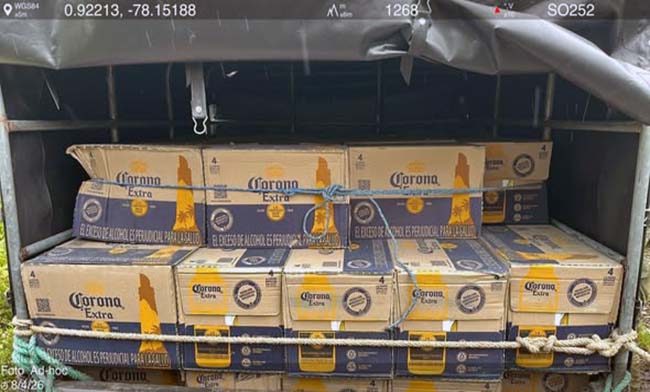 Militares decomisan 72 cajas de cerveza en Tulcán