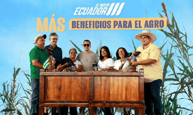 Noboa entrega de insumos agrícolas, becas y apoyo productivo en Chone