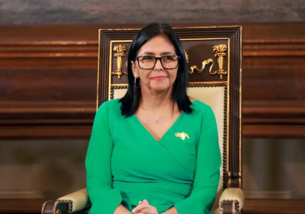 Rodríguez anuncia alza salarial y pide retorno migrante