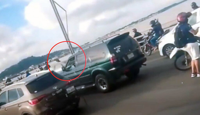 Una mujer fue asesinada en el puente de la Unidad Nacional