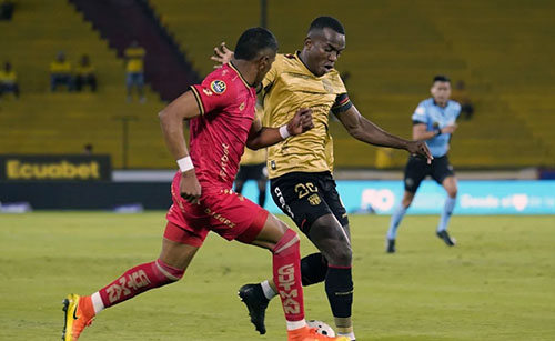 Barcelona goleó al “papa” Aucas en el Monumental