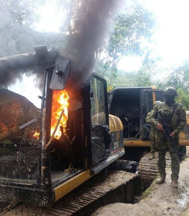 Ejército destruye campamentos de minería ilegal en El Pangui