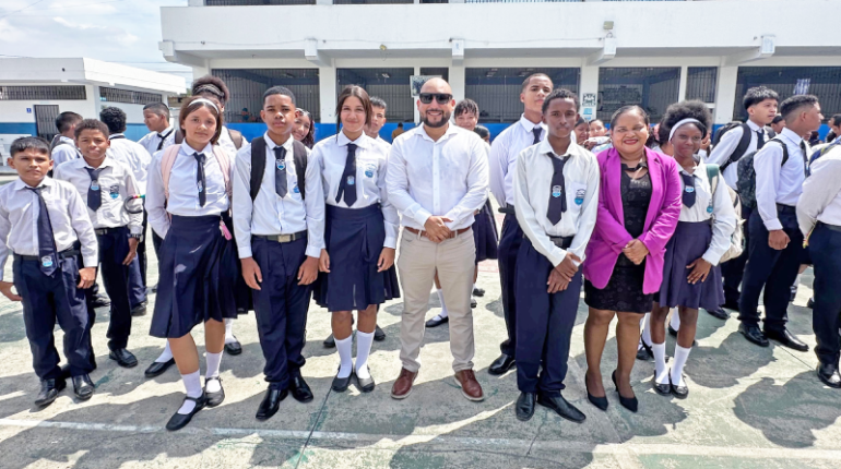 Esmeraldas inicia clases con inversión y adecuaciones educativas
