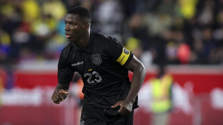 FIFA destaca a Moisés Caicedo entre figuras mundialistas