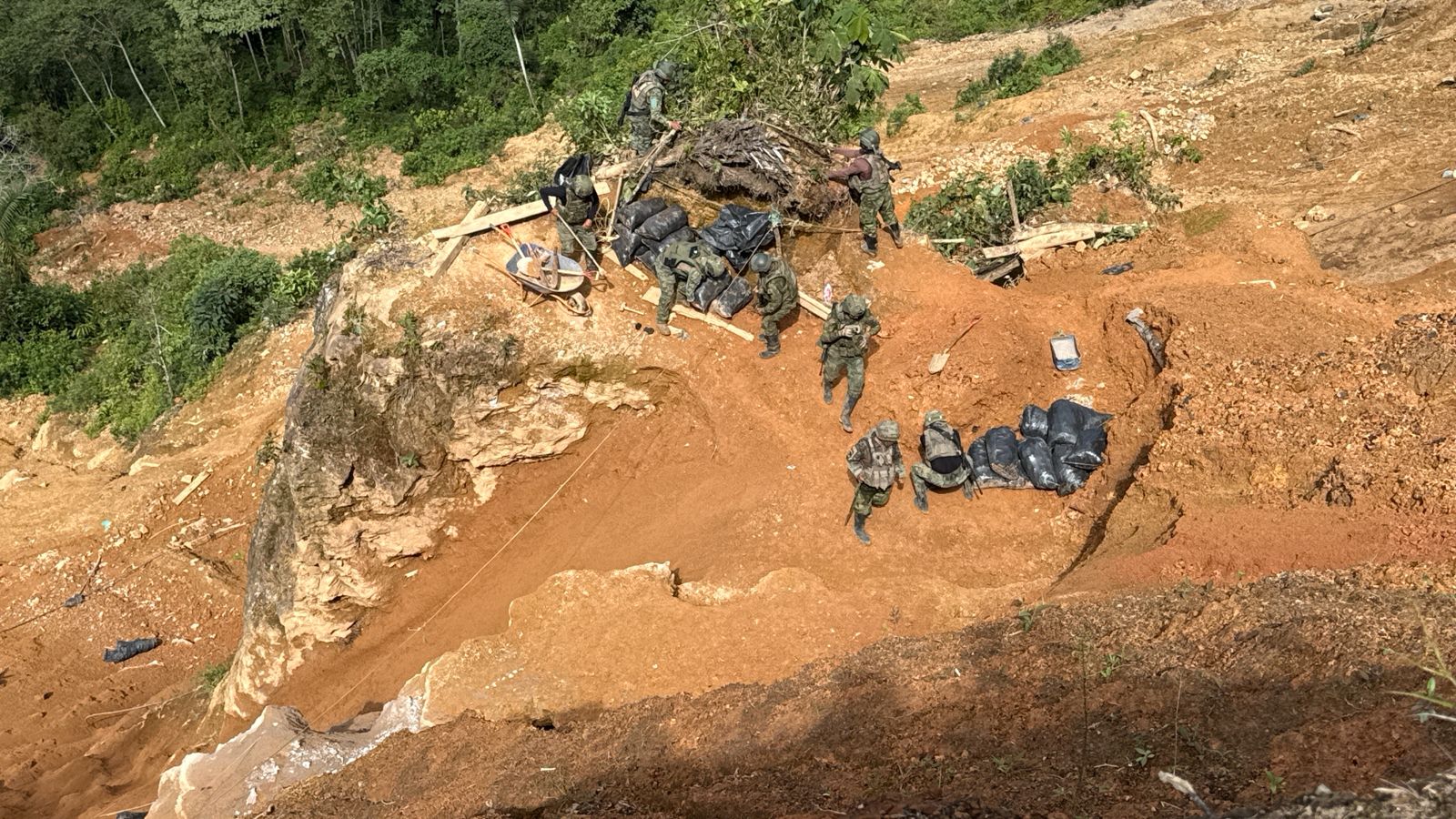 fuerzas-armadas-desmantelan-mineria-ilegal-en-imbabura.ecuador221.com_.ec_ Fuerzas Armadas desmantelan minería ilegal en Imbabura