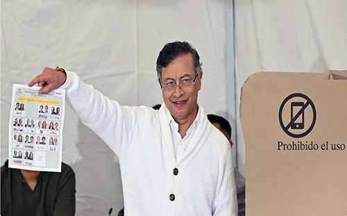 Gustavo Petro reveló su voto en medio de la apertura de las urnas