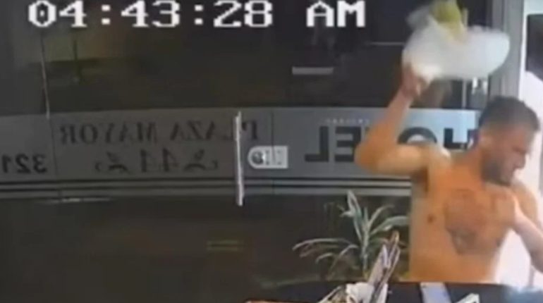 Huésped extranjero agrede a recepcionista en hotel de Medellín