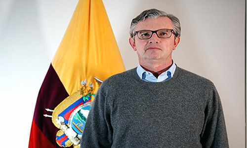 Juan Carlos Vega presentó su renuncia protocolar a Noboa