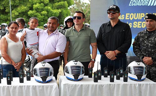 Noboa entrego equipamiento a la Policía en Los Ríos