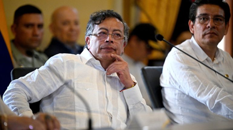 Petro vincula armas ilegales con frontera ecuatoriana