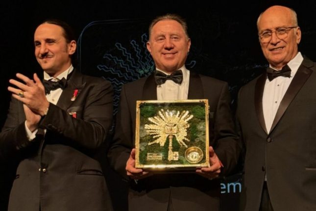 Premios Casa Ecuador exaltan glorias históricas del deporte