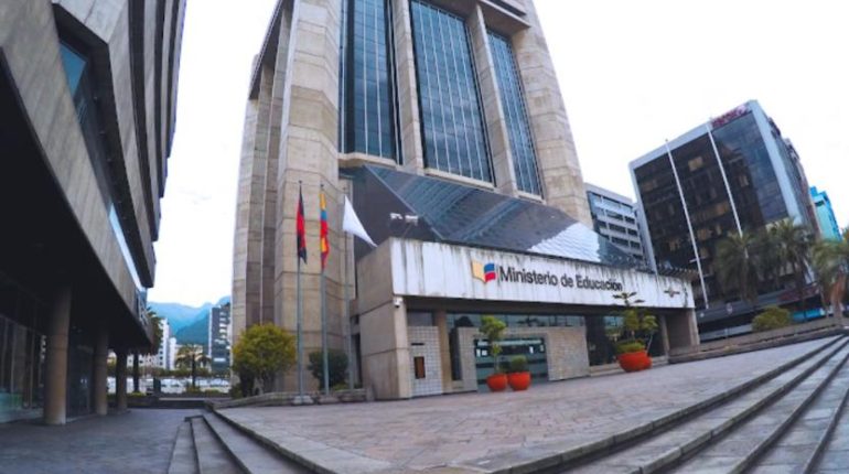 Quito ajusta horarios escolares por crisis de movilidad