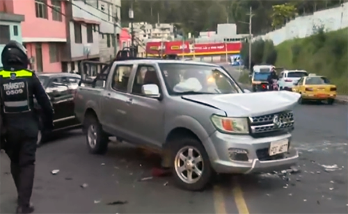 Quito: Tres heridos deja un siniestro vial en La Roldós