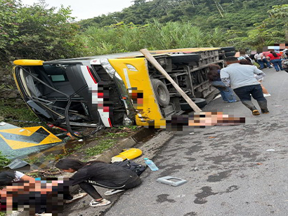 seis-muertos-y-15-heridos-tras-volcamiento-de-bus-en-napo-ecuador221.com_.ec_ Seis muertos y 15 heridos tras volcamiento de bus en Napo