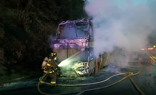 Un bus interprovincial se incendió en la vía Alóag - Santo Domingo