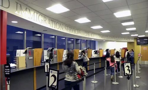 USCIS reactiva ciertos trámites migratorios, pero mantiene controles para 39 países