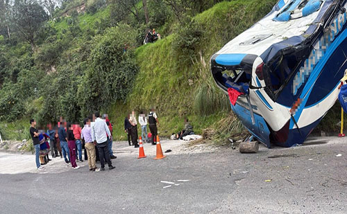 Varios heridos en siniestro vial en Alausí