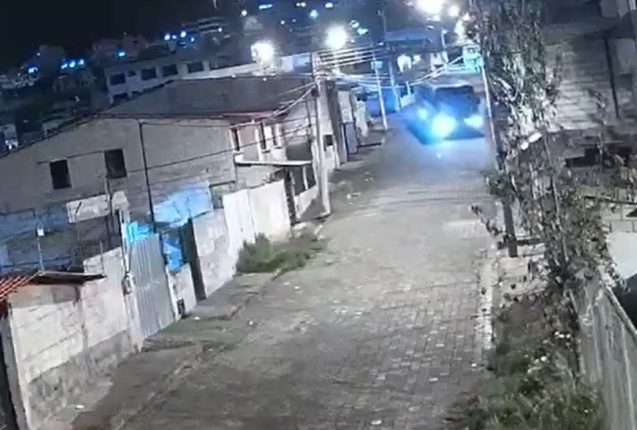 Video revela impacto mortal de bus contra vivienda