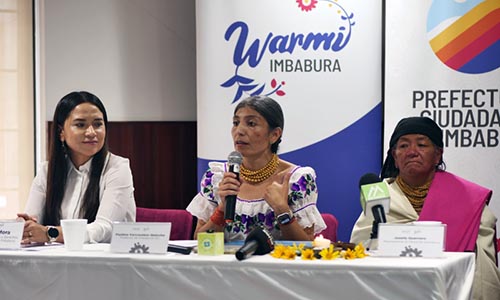 Warmi Imbabura presentó libro bilingüe sobre partería ancestral