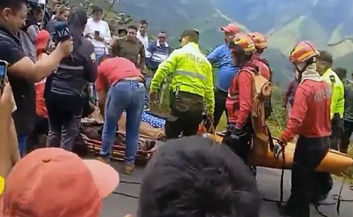 Camioneta cayó a un abismo y dejó cuatro muertos y dos heridos