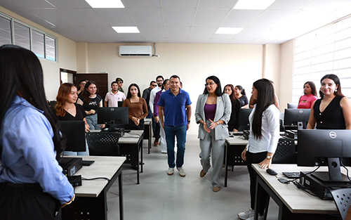 Gobierno invierte en infraestructura educativa y vialidad en Manabí