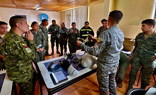 militares-fortalecen-capacidades-tecnicas-en-seguridad-y-supervivencia-aeronautica-ecuador221.com_.ec_ Militares fortalecen capacidades técnicas en seguridad y supervivencia aeronáutica