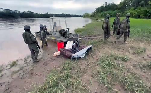 Militares interceptan embarcación con armas, explosivos y droga en Putumayo