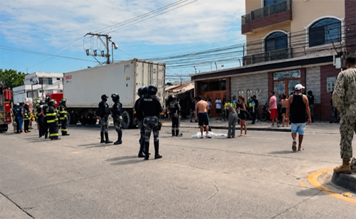 Niña y su hermano mueren en choque contra un tráiler en Machala