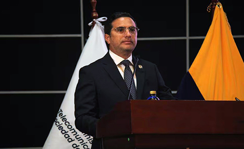 Roberto Kury asume la conducción de la política exterior