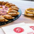 Yum Brands vende Pizza Hut a LongRange Capital y Yum China por 2.700 millones