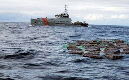 Armada del Ecuador halla 37 bultos de cocaína en altamar