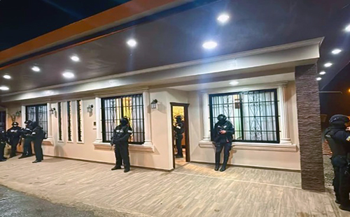 Detienen a Elías Bermeo, exalcalde de Ponce Enríquez, por minería ilegal