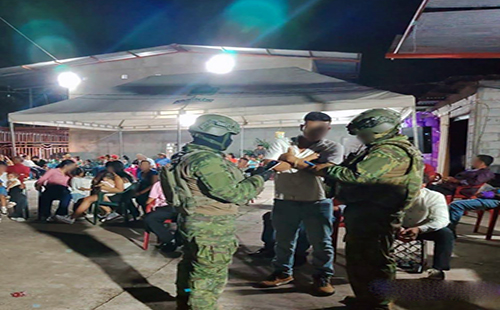 En Palenque, militares incautan armas, municiones y motorolas