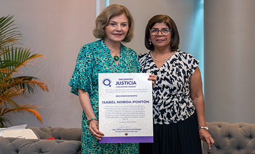 isabel-noboa-recibe-reconocimiento-por-su-aporte-a-las-mujeres-ecuador221.com_.ec_ Isabel Noboa recibe reconocimiento por su aporte a las mujeres
