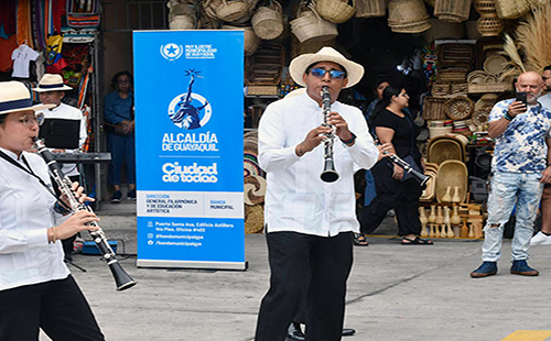 La guayabera, un legado que viste la identidad de Guayaquil