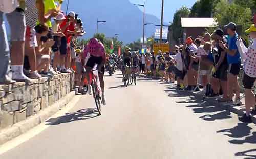 Richard Carapaz es líder de la montaña del Tour de Francia
