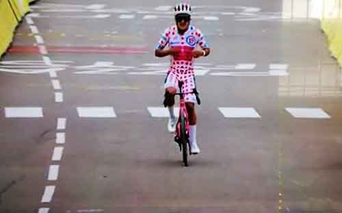 Tour de Francia: Richard Carapaz recibió el premio de "supercombativo"