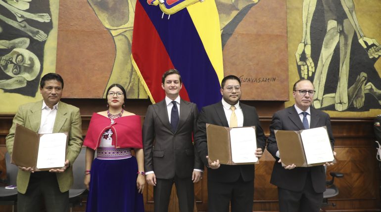 Tres vocales suplentes del CPCCS se posesionaron en la Asamblea