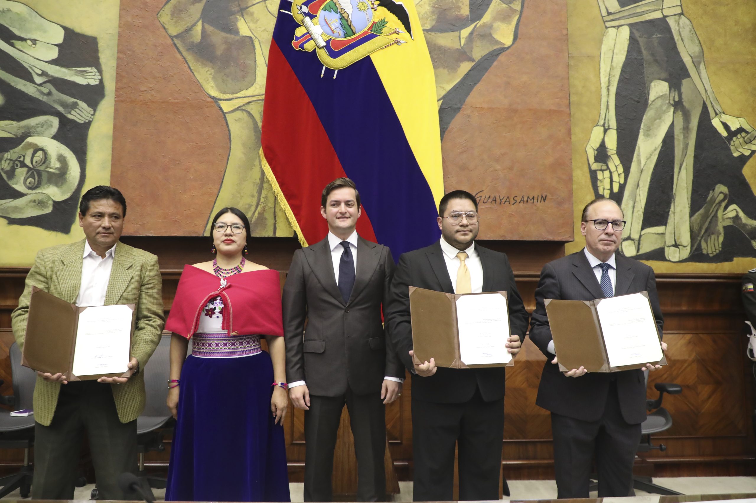 tres-vocales-suplentes-del-cpccs-se-posesionaron-en-la-asamblea-ecuador221.com_.ec_-scaled Tres vocales suplentes del CPCCS se posesionaron en la Asamblea