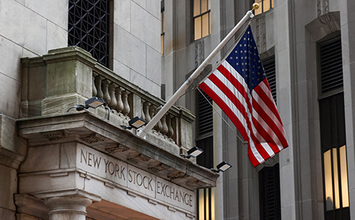 Wall Street marca subidas con el foco en los bancos, la Fed y Oriente Medio