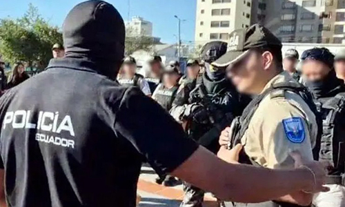Allanan una UPC en Quito por presuntas irregularidades en pases policiales