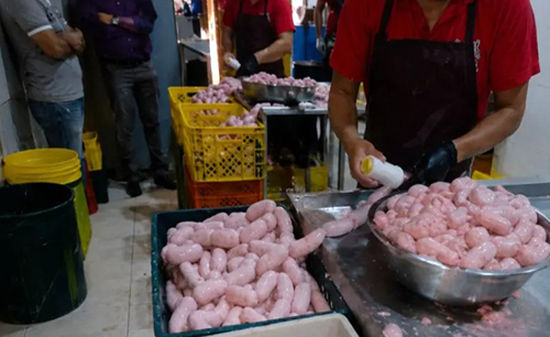arcsa-clausura-planta-clandestina-de-embutidos-tras-intoxicacion-de-seis-personas-ecuador221.com_.ec_ Arcsa clausura planta clandestina de embutidos tras intoxicación de seis personas
