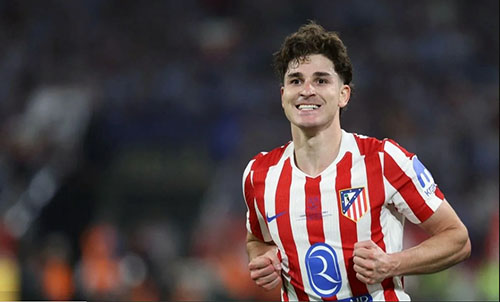 Diego Simeone descartó la salida de Julián Álvarez del Atlético de Madrid